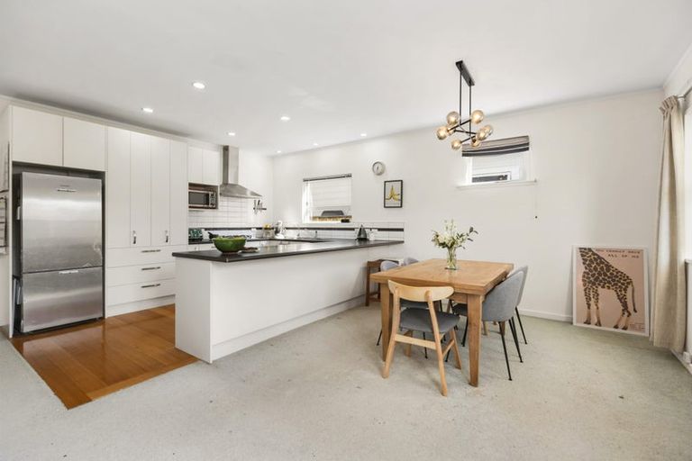 Photo of property in 10 Moselle Street, Island Bay, Wellington, 6023