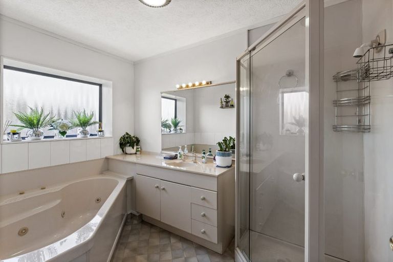 Photo of property in 1 Hyatt Grove, Greenmeadows, Napier, 4112