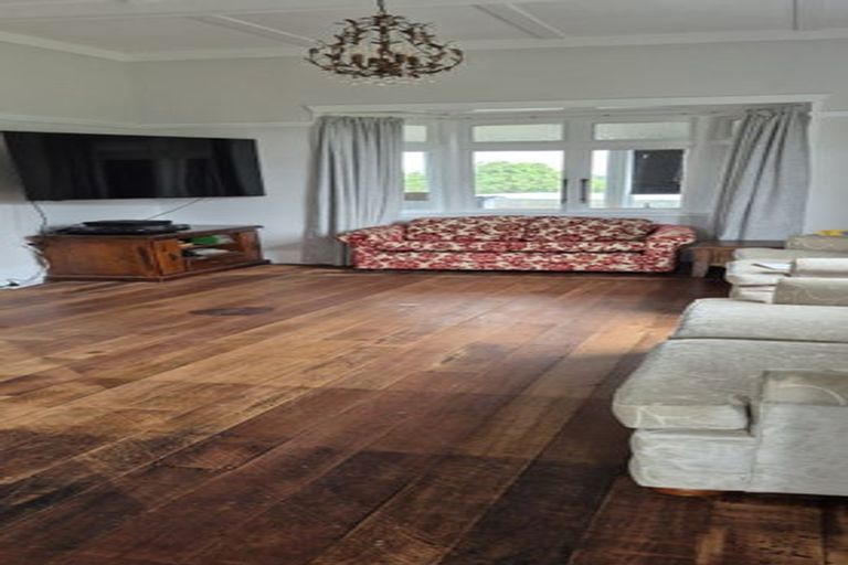 Photo of property in 89 Victoria Avenue, Waiuku, 2123