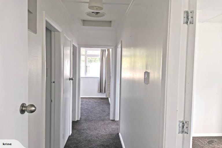 Photo of property in 35 Hanson Grove, Stokes Valley, Lower Hutt, 5019