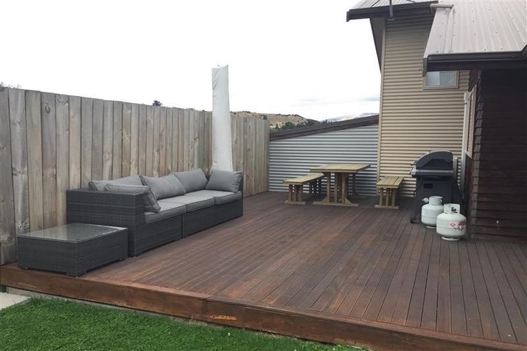 Photo of property in 2 Ash Avenue, Albert Town, Wanaka, 9305