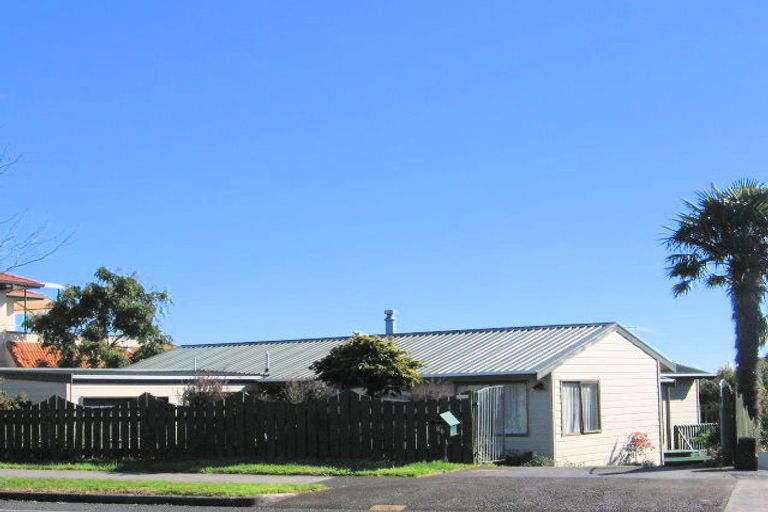 Photo of property in 80 Eugenia Rise, Totara Heights, Auckland, 2105