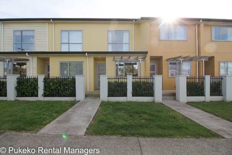 Photo of property in 26/11 Ray Small Drive, Papakura, 2110