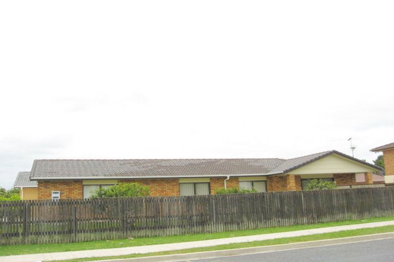 Photo of property in 6 Oakleigh Avenue, Takanini, 2112