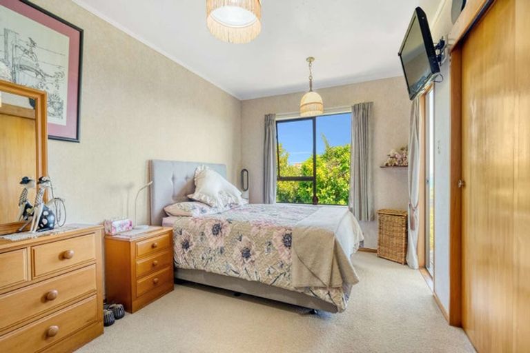 Photo of property in 24 Bay View Road, Cable Bay, 0420