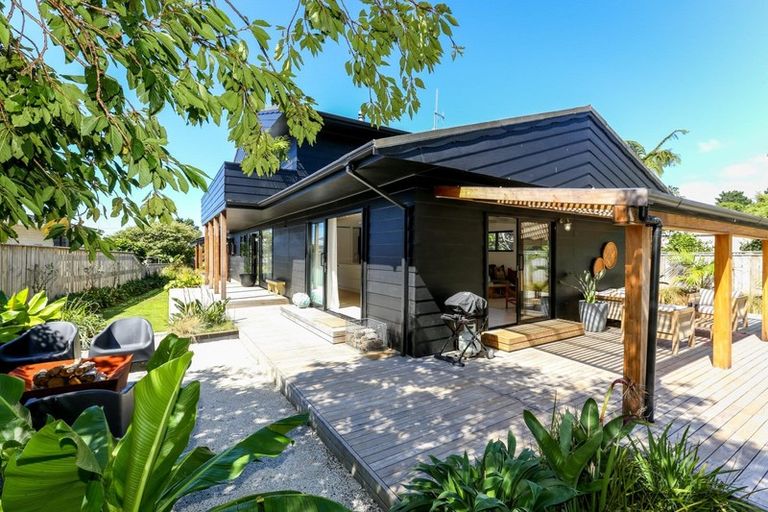 Photo of property in 23 Linda Street, Oakura, 4314