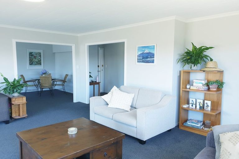 Photo of property in 122 Heta Road, Highlands Park, New Plymouth, 4312