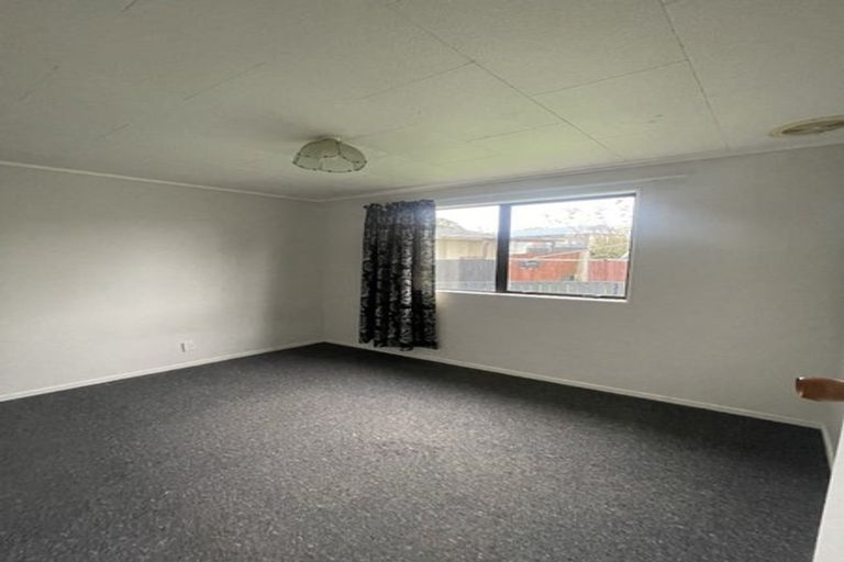 Photo of property in 17 Glen Close, Glen Eden, Auckland, 0602