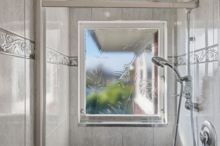 Photo of property in 16 Highlight Parade, Te Atatu South, Auckland, 0610