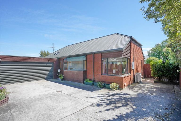 Photo of property in 2/52 Northcote Road, Northcote, Christchurch, 8052