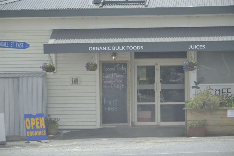 Photo of property in 34 Whakapirau Road, Maungaturoto, 0583