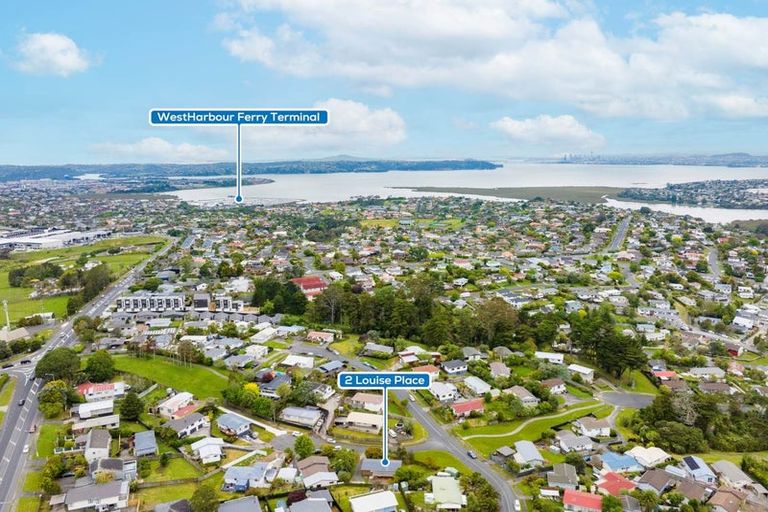 Photo of property in 2 Louise Place, West Harbour, Auckland, 0618