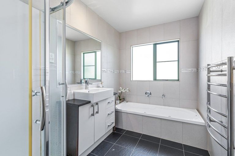 Photo of property in 12 Kunzea Place, Greenhithe, Auckland, 0632