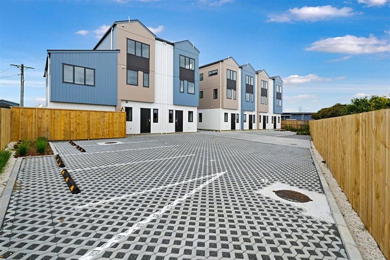 Photo of property in 1/2 Abbotleigh Avenue, Te Atatu Peninsula, Auckland, 0610