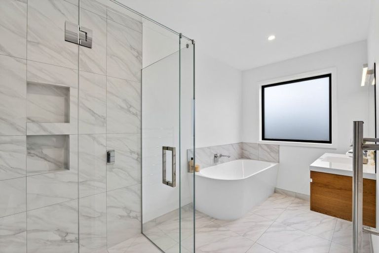 Photo of property in 7 Annie Aranui Drive, Poraiti, 4182