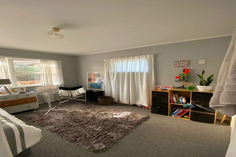 Photo of property in 16 Rotoiti Avenue, Pakuranga Heights, Auckland, 2010