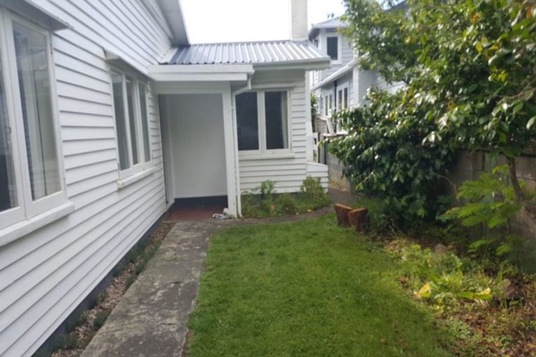 Photo of property in 34 Tuatoru Street, Eastbourne, Lower Hutt, 5013