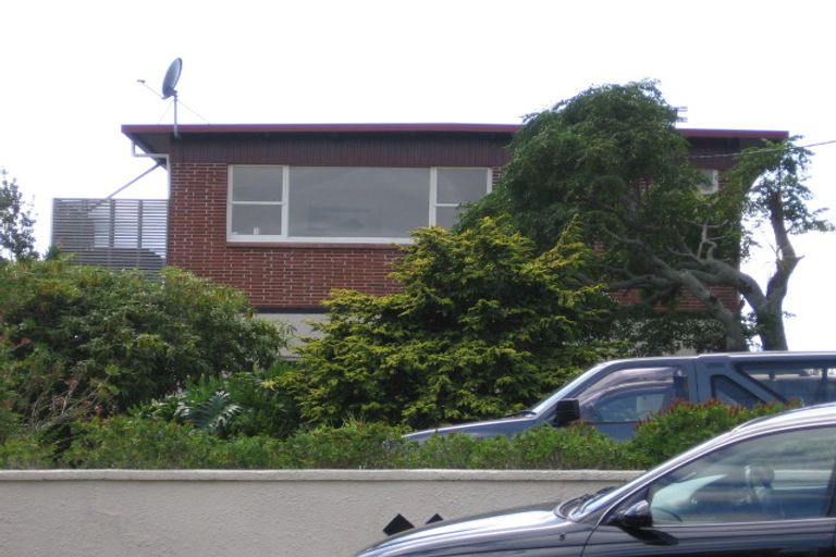 Photo of property in 1/5 Braemar Road, Castor Bay, Auckland, 0620