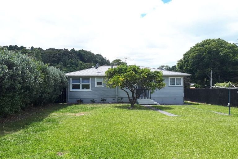 Photo of property in 15 Lowtherhurst Road, Massey, Auckland, 0614