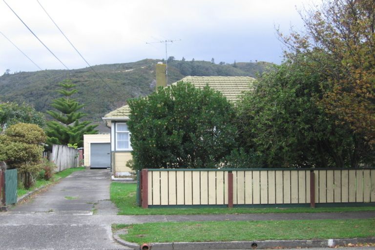 Photo of property in 20 Pearce Crescent, Taita, Lower Hutt, 5011