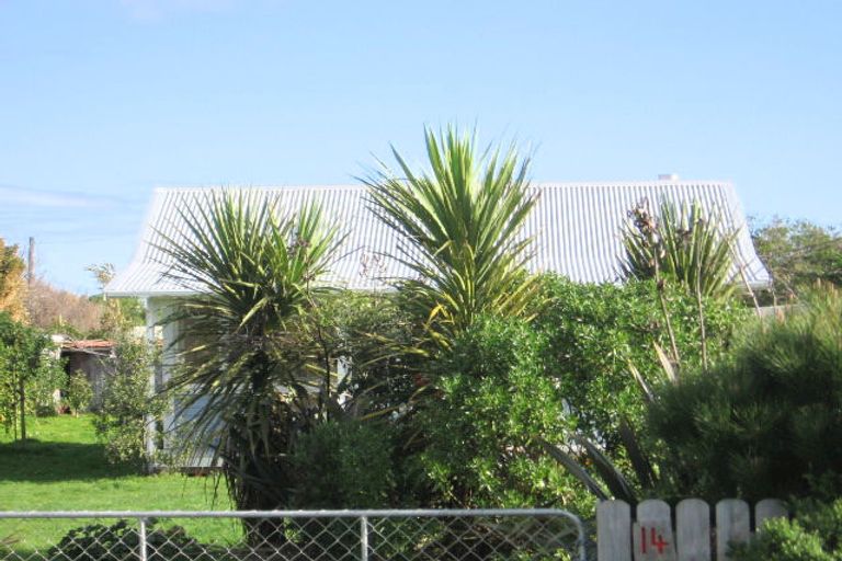 Photo of property in 14 Shortt Street, Foxton Beach, Foxton, 4815