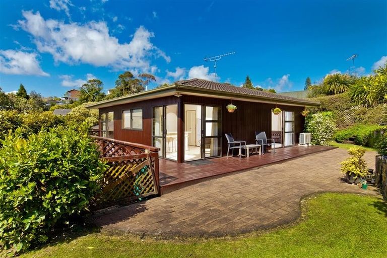 Photo of property in 4 Honeysuckle Lane, Mairangi Bay, Auckland, 0630