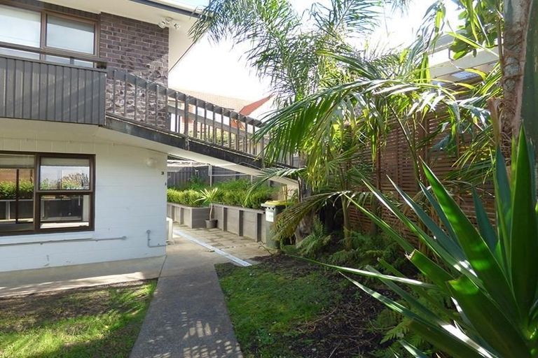 Photo of property in 3/59 Norwood Road, Bayswater, Auckland, 0622
