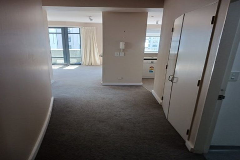 Photo of property in 17 Kent Terrace - Kent Apartments, 4e/16 Kent Terrace, Mount Victoria, Wellington, 6011