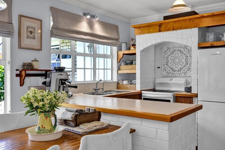 Photo of property in 11 Elder Grove, Whalers Gate, New Plymouth, 4310