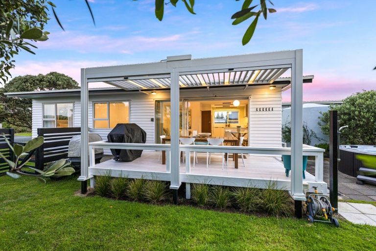 Photo of property in 3 The Southern Isle, Omaha, 0986