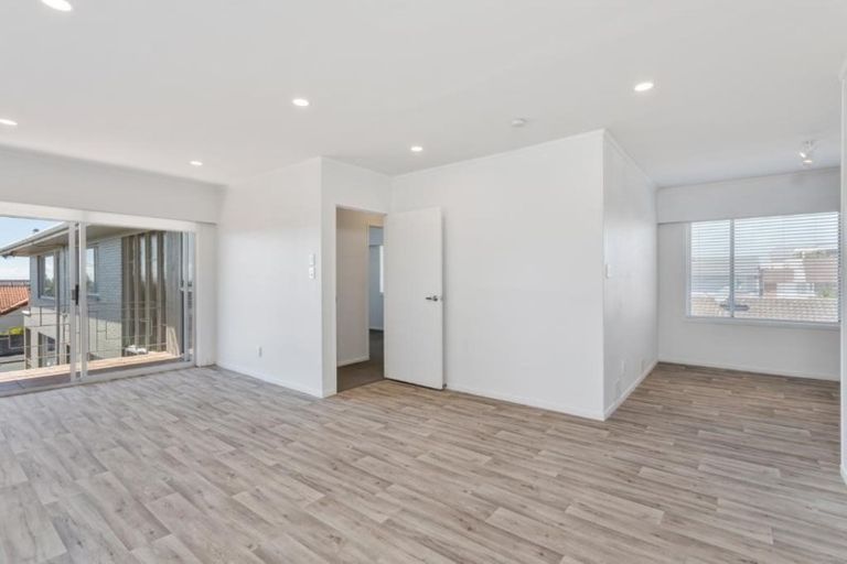 Photo of property in 4/62 Kitchener Road, Milford, Auckland, 0620