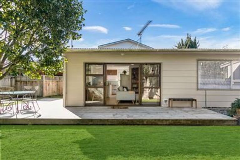 Photo of property in 1/34 Drome View Place, Beach Haven, Auckland, 0626