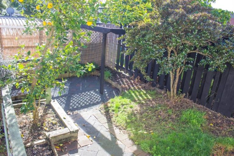 Photo of property in 176 Beach Haven Road, Beach Haven, Auckland, 0626