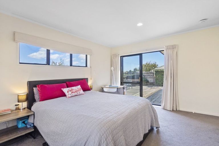 Photo of property in 17 Sunny Dale, Western Heights, Hamilton, 3200