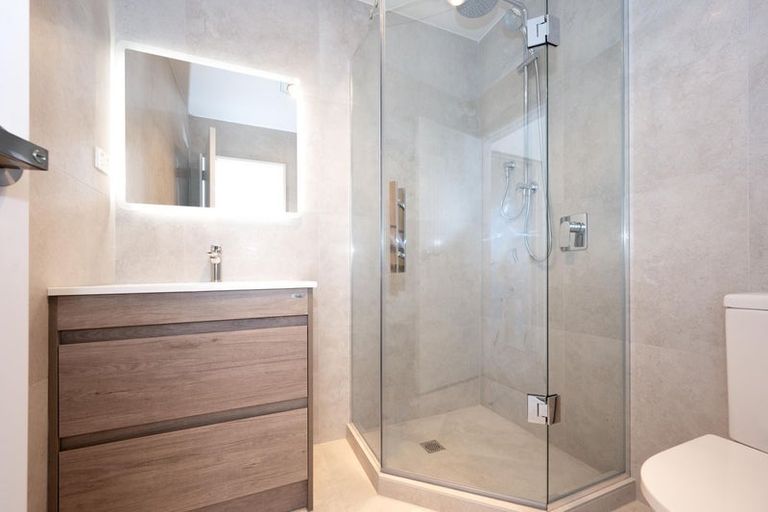 Photo of property in 4/737 East Coast Road, Browns Bay, Auckland, 0630