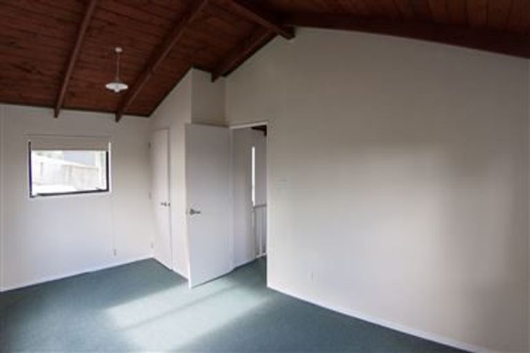 Photo of property in 2/37 Roberts Road, Glenfield, Auckland, 0629