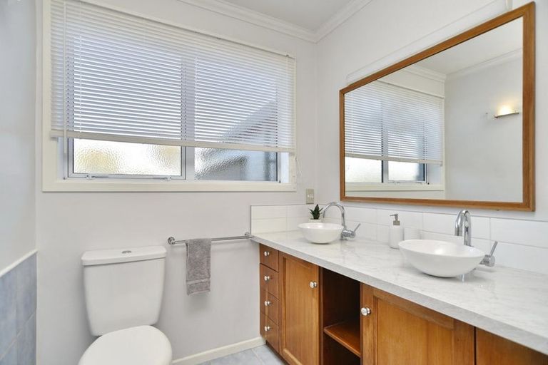 Photo of property in 5 Hannah Place, Redwood, Christchurch, 8051