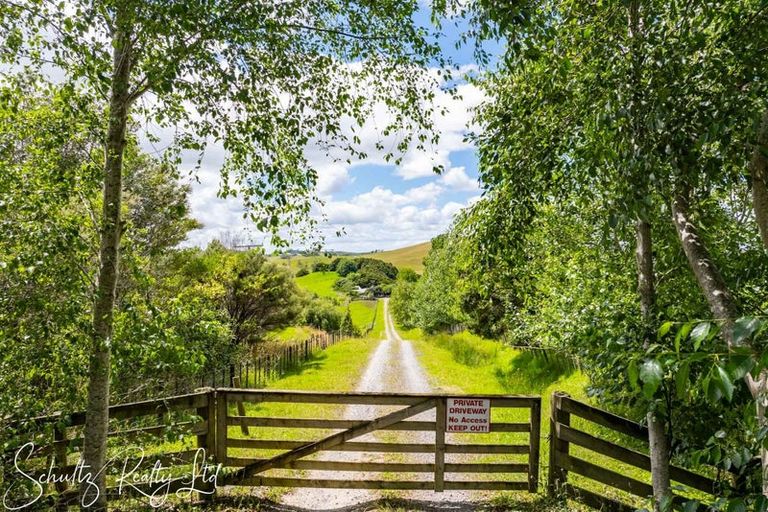 Photo of property in 215c Heatley Road, Whakapirau, 0583