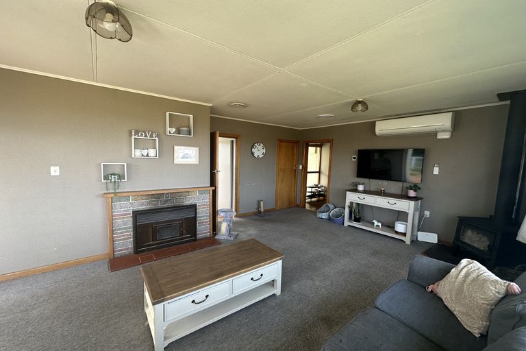 Photo of property in 35 Brassey Street, Waverley, 4510