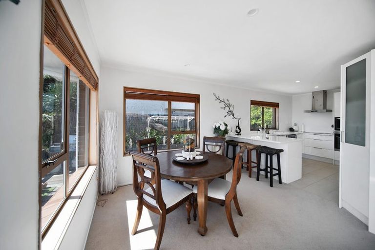 Photo of property in 2/89 Takutai Avenue, Half Moon Bay, Auckland, 2012