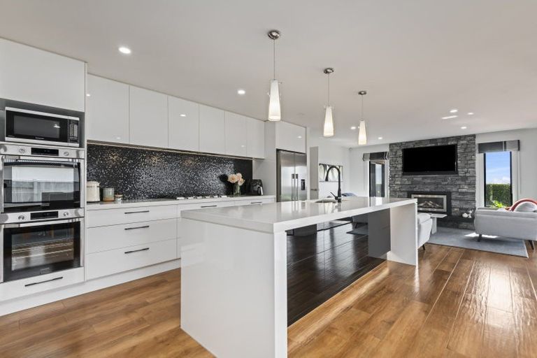 Photo of property in 25 Silicon Way, Fitzherbert, Palmerston North, 4410