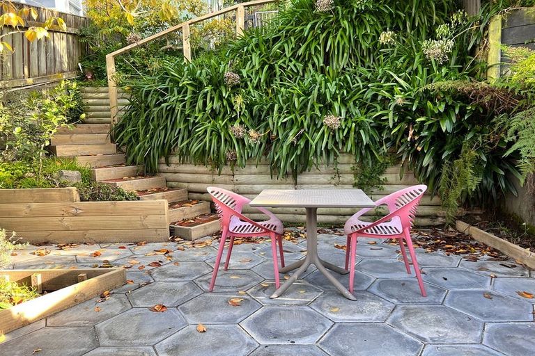 Photo of property in 15 Upper Bourke Street, Kilbirnie, Wellington, 6022