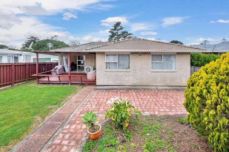 Photo of property in 24 Finlow Drive, Te Atatu South, Auckland, 0610