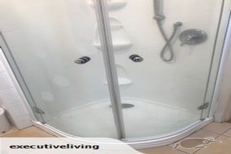 Photo of property in 1b Queen Street, New Plymouth, 4310