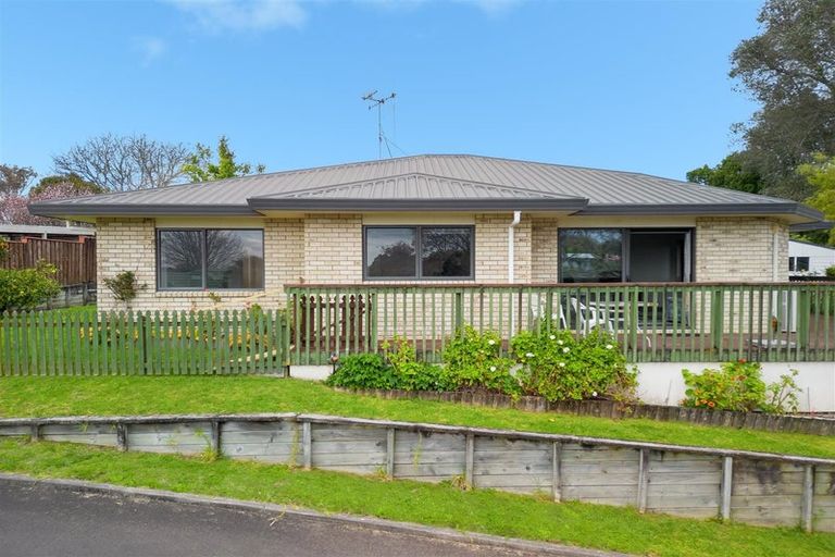 Photo of property in 2 Dowman Place, Te Puke, 3119