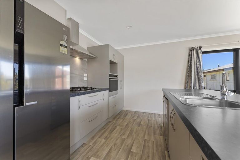 Photo of property in 4 Sandown Crescent, Aranui, Christchurch, 8061