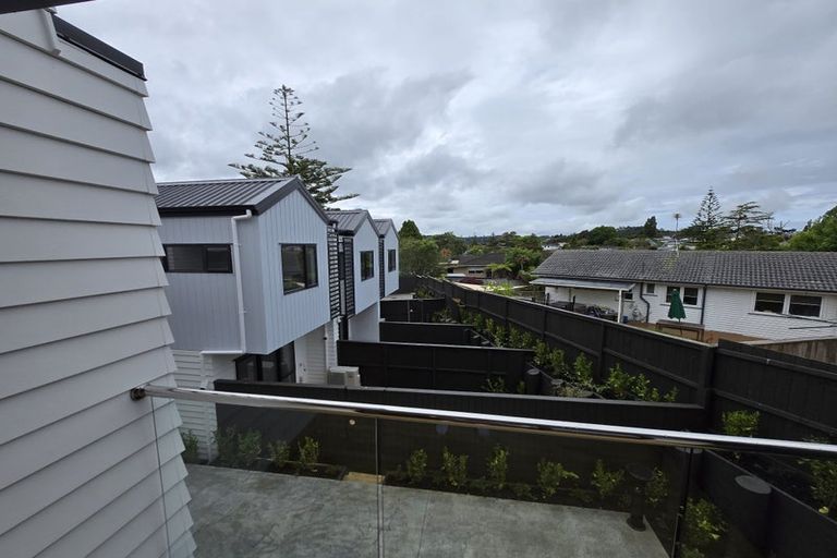 Photo of property in 7/13 Fairdale Place, Birkdale, Auckland, 0626