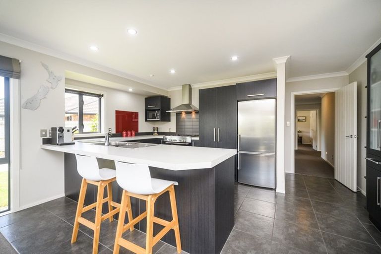 Photo of property in 48 Rosalie Terrace, Kelvin Grove, Palmerston North, 4414