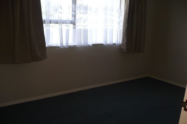Photo of property in 201a Newlands Road, Newlands, Wellington, 6037