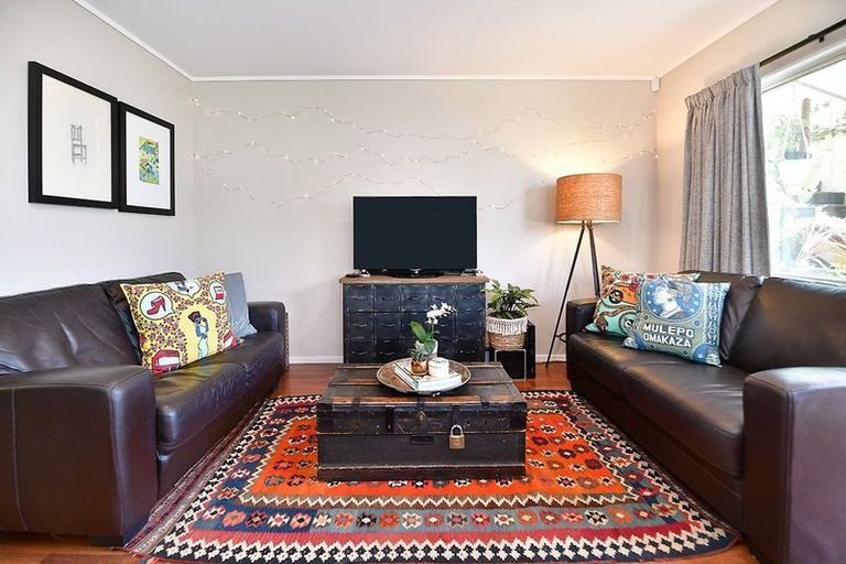 Photo of property in 23a Penguin Drive, Murrays Bay, Auckland, 0630